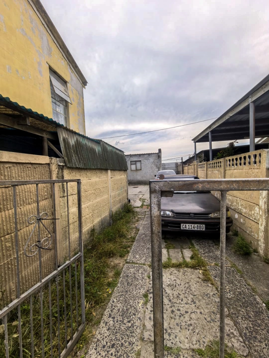 3 Bedroom Property for Sale in Lentegeur Western Cape